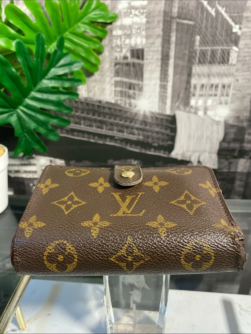Authentic Louis Vuitton Vintage Monogram Kisslock Wallet - Picture 15 of 15